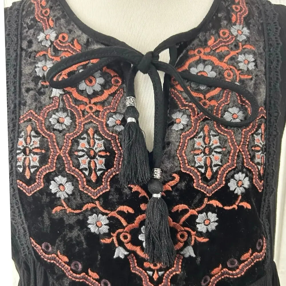 Knox Rose Black Embroidered Boho Tassel Tank Top Small Velvet Yoke - Picture 3 of 8